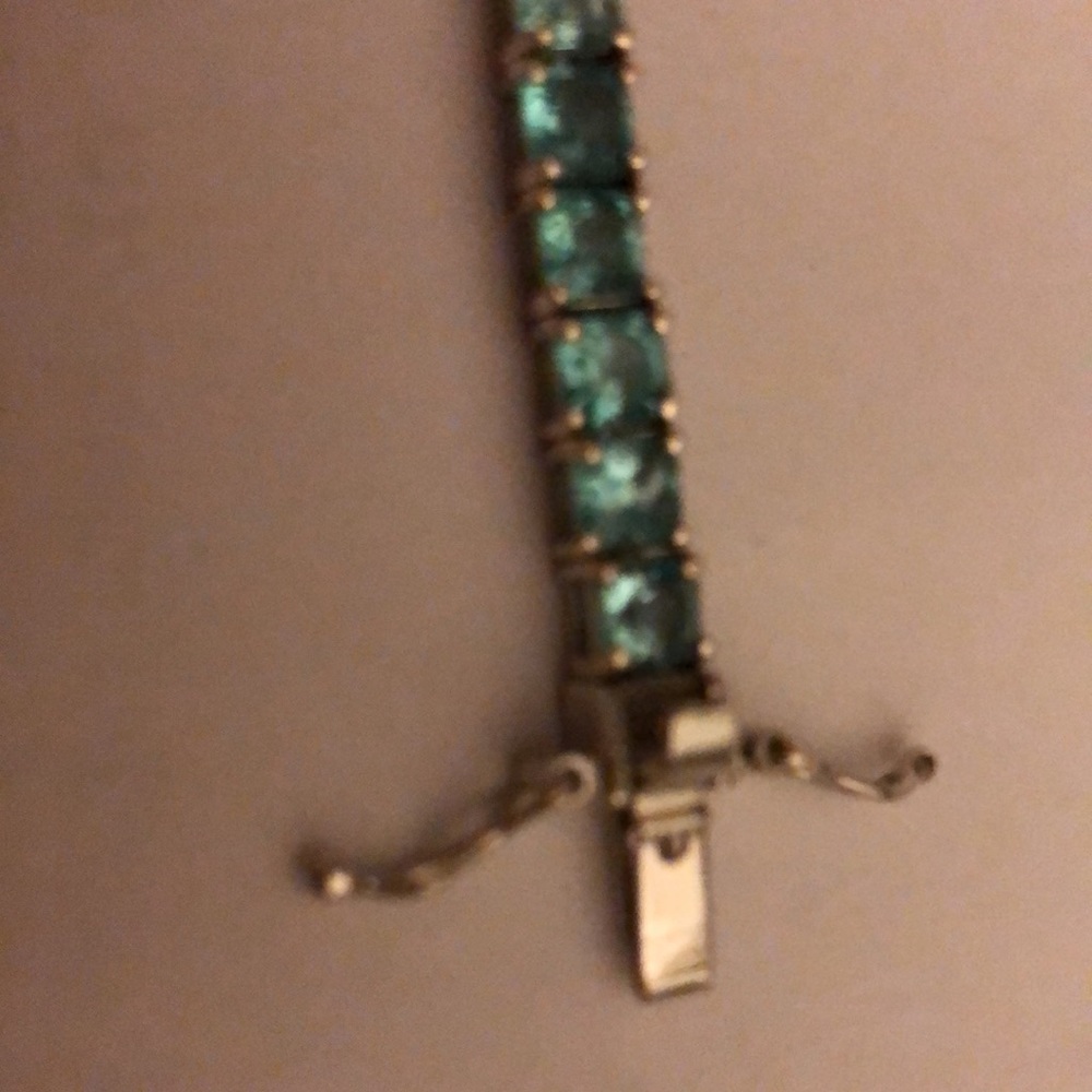 Bracelet, brand new in picture, the acorn stones areas beautify is